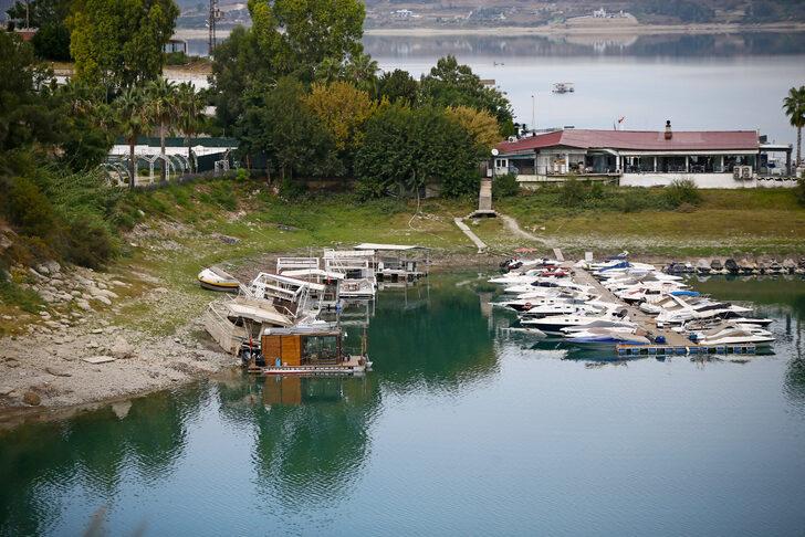 Seyhan Baraj Gölü'ndeki kaçak yapılar kıyıya çekiliyor G2
