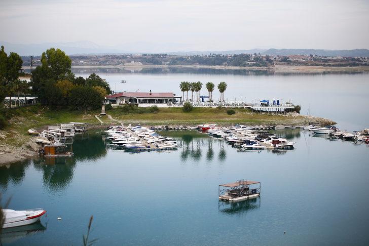 Seyhan Baraj Gölü'ndeki kaçak yapılar kıyıya çekiliyor G3