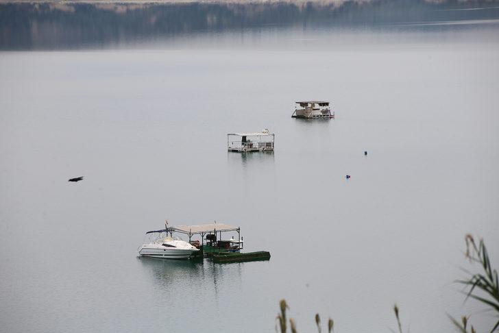 Seyhan Baraj Gölü'ndeki kaçak yapılar kıyıya çekiliyor G5