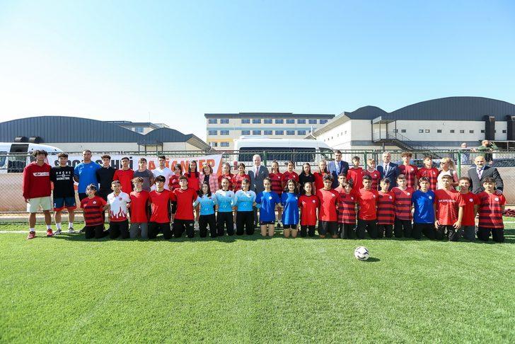 Gaziantep'teki 800 okula spor malzemesi dağıtıldı G3