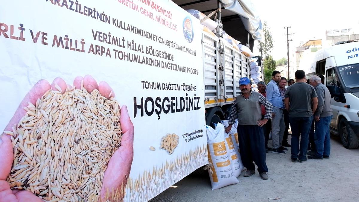 Mersin'de &ccedil;ift&ccedil;ilere 43 ton yerli ve milli arpa tohumu dağıtımına başlandı
