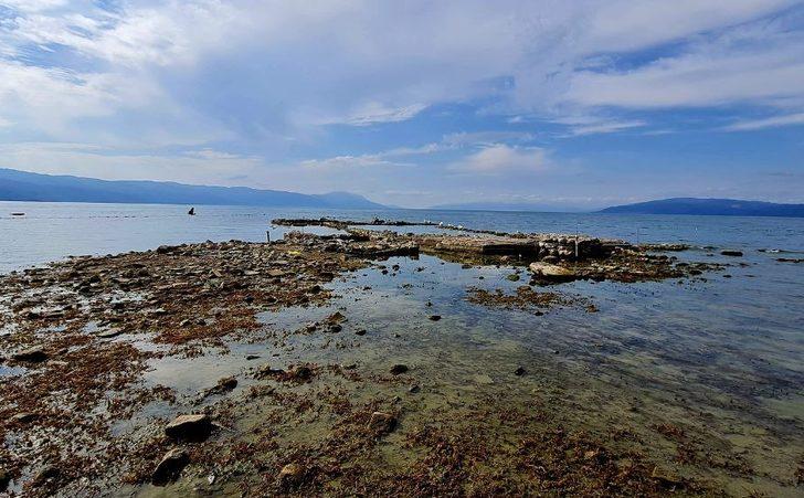 Su çekilmesi yaşanan İznik Gölü'ndeki batık bazilika kıyıyla birleşti G2