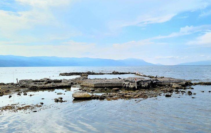 Su çekilmesi yaşanan İznik Gölü'ndeki batık bazilika kıyıyla birleşti G4