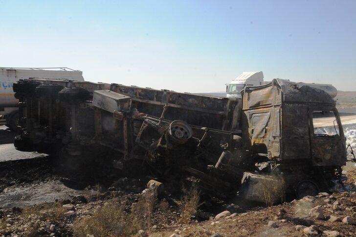 Şırnak'ta şarampole devrilen tır yandı G2