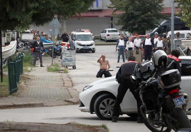 Sakarya'da pompalı tüfekle etrafa ateş açan zanlı polis ekiplerince yakalandı G2