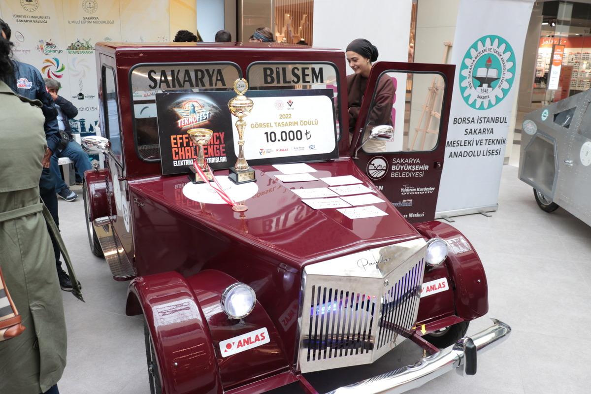 Sakaryalı &ouml;ğrenciler TEKNOFEST'te yarışan projelerini sergiledi
