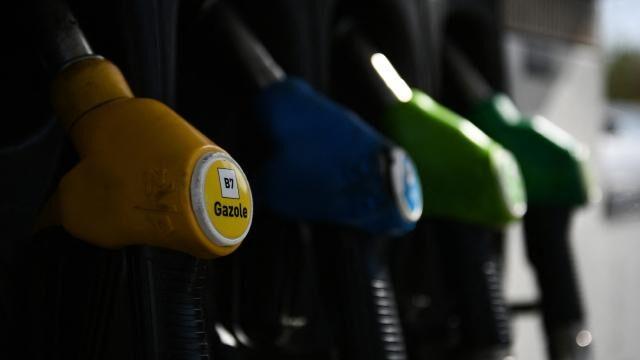 Fransa'da akaryakıt krizi büyüyor! Satışlara kısıtlama geldi