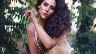 Mahmut Tuncer'in kızı Gizem Tuncer göğüs dekolteli pozuyla mest etti! İki ayda 40 kilo vermişti