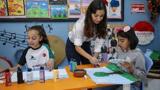 İstanbul'dan gelen ressam Diyarbakır'da kırsaldaki çocuklarla resim yaptı