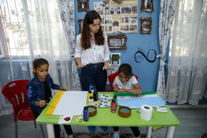 İstanbul'dan gelen ressam Diyarbakır'da kırsaldaki çocuklarla resim yaptı G3