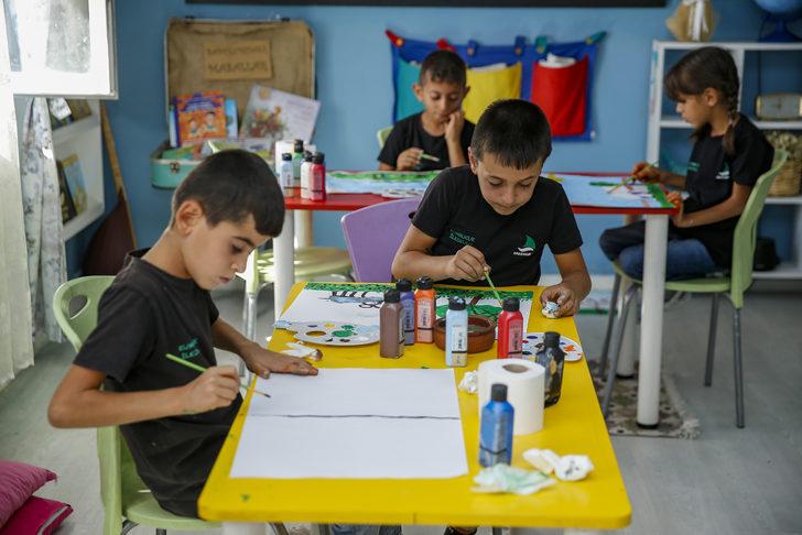 İstanbul'dan gelen ressam Diyarbakır'da kırsaldaki çocuklarla resim yaptı G4