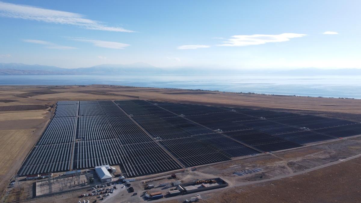 Van'da Arısu G&uuml;neş Enerjisi Santrali'nin a&ccedil;ılışı yapıldı