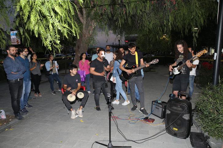 Hatay'da müzisyenlerden meslektaşlarına yönelik saldırılara tepki G1