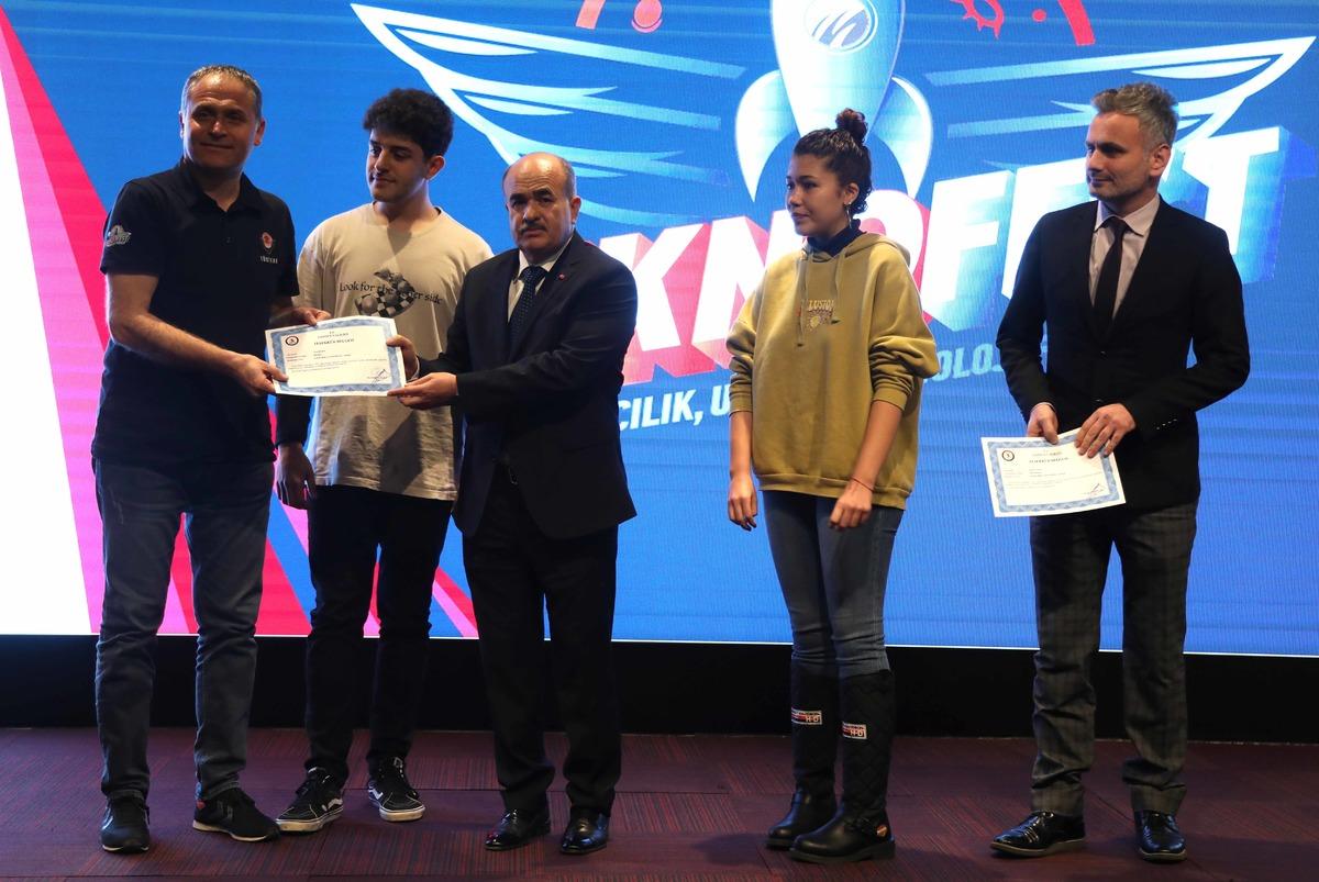 Samsun'da 32 bin 784 proje ile TEKNOFEST'e katılan &ouml;ğrenciler &ouml;d&uuml;llendirildi