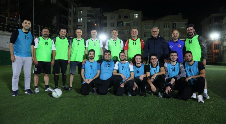 Sinop Valisi gençlerin halı saha maçı teklifini kırmadı G5