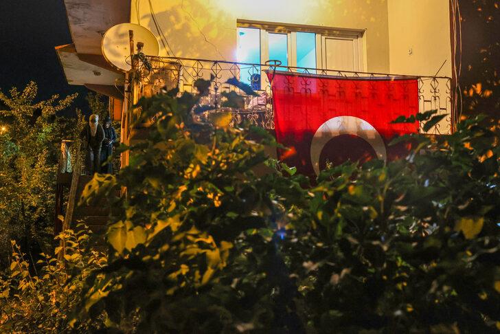 Şehit İbrahim Han'ın Van'daki evine Türk bayrakları asıldı G2