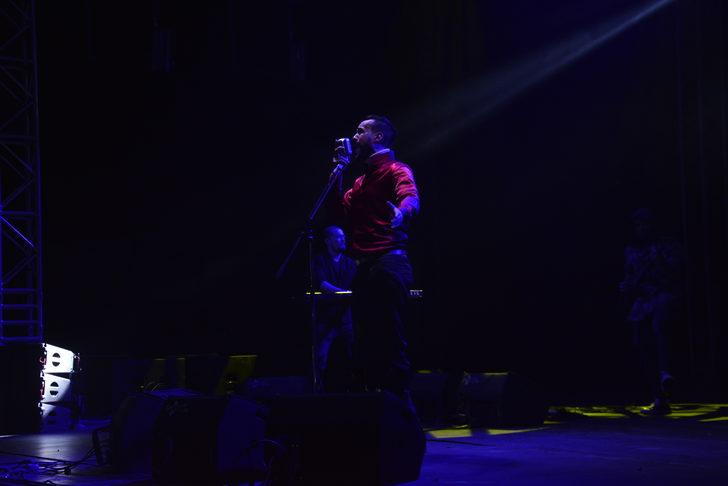 Sanatçı Cem Adrian Bursa'da konser verdi G2