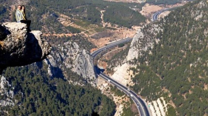 Sosyal medyanın yeni fenomeni 'u&ccedil;urum' pozu