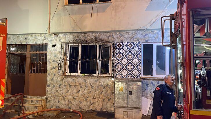 GÜNCELLEME - Bursa'da sinir krizi geçiren bir kişi 2 katlı evlerini yaktı G2