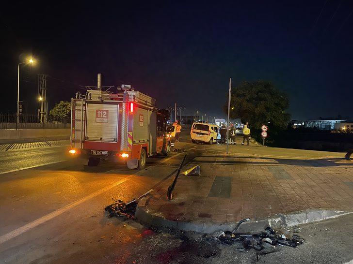 Bursa'da yönlendirme tabelasına çarpan sürücü ağır yaralandı G5