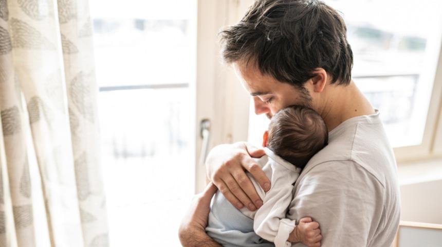 Babalara da 'emzirme izni' önerisi! "Günde en az 1 saat olmalı"