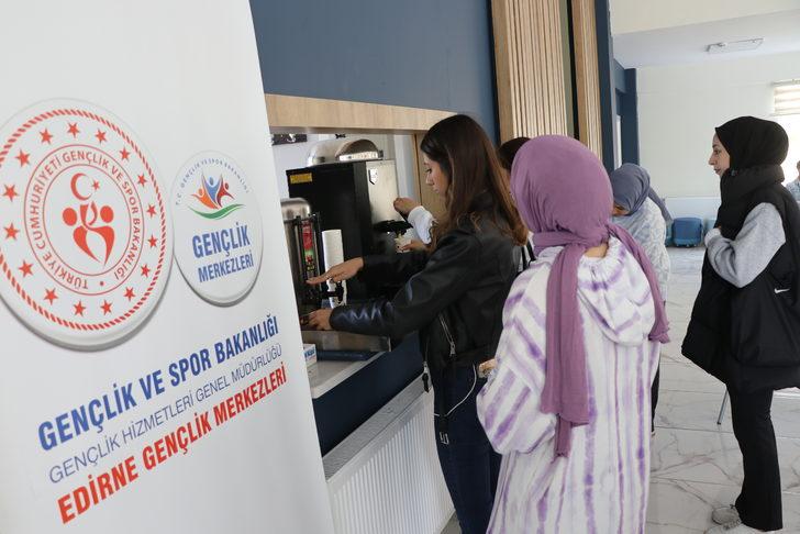 Trakya Üniversite öğrencilerinin kampüsteki "ikinci evi" Genç Ofis oldu G1