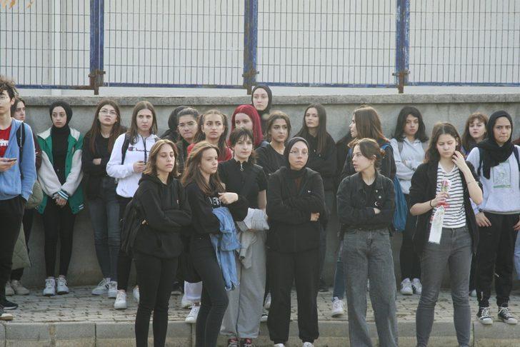 Öğretmenine yakalandı kendisini dördüncü kattan boşluğa bıraktı! 15 yaşındaki Sudenur'un ölümü hüzne boğdu G3