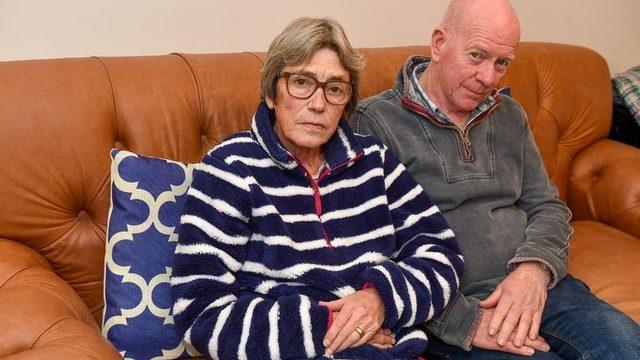 Hayattayken ölü ilan edildiler! Aslında birlikte taziye mektuplarını okuyorlardı