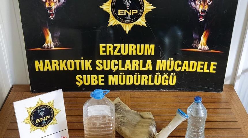 Erzurum'da aracın silecek suyu haznesinde uyuşturucu ele geçirildi