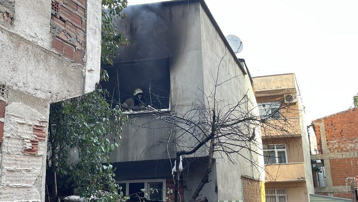 GÜNCELLEME - Bursa'da sinir krizi geçiren bir kişi 2 katlı evlerini yaktı G3