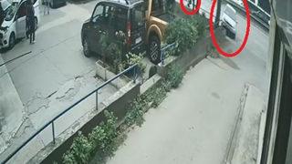 Ölüm böyle teğet geçti! Küçük çocuk, saniyelerle kurtuldu: Allah korumuş resmen