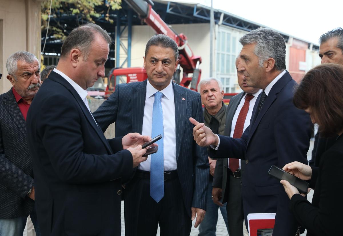 Sinop'ta duvarlarında geniş &ccedil;atlaklar oluşan apartman kontroll&uuml; yıkılacak