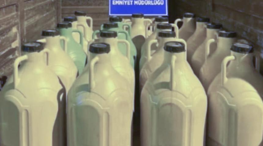 Tekirdağ'da bir ev ve iş yerinde kaçak üretilen 1 ton içki ele geçirildi