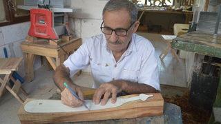 Karadenizli arkadaşlar atölyelerinde 35 yıldır kemençe üretiyor