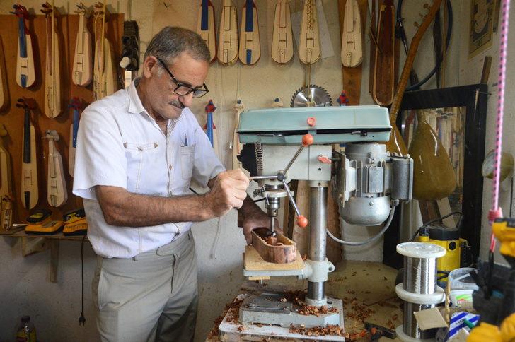 Karadenizli arkadaşlar atölyelerinde 35 yıldır kemençe üretiyor G3