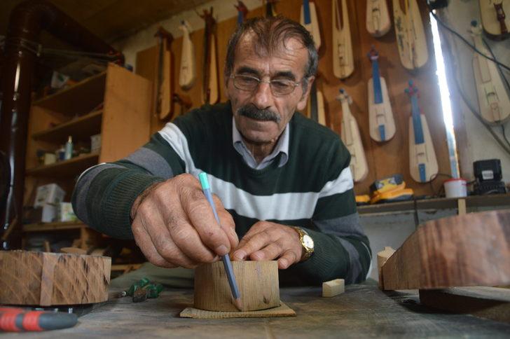 Karadenizli arkadaşlar atölyelerinde 35 yıldır kemençe üretiyor G4