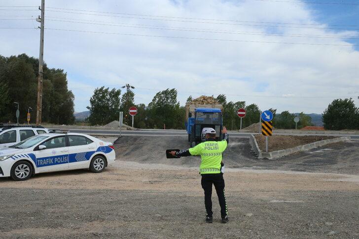 Tokat-Sivas kara yolunda pancar taşıyan traktörler denetlendi G3