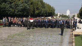 Vali Şahin, Ankara'nın başkent oluşunun 99. yılı dolayısıyla Anıtkabir'i ziyaret etti