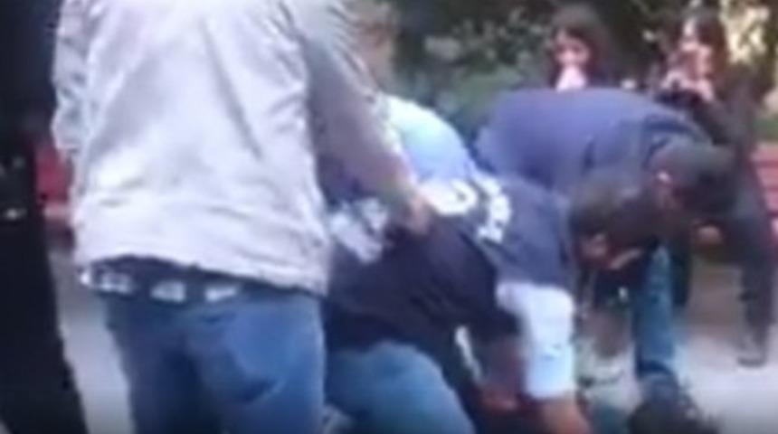 İstanbul &Uuml;niversitesi'nde Ankara katliamı anmasına polis m&uuml;dahalesi; en az 10 g&ouml;zaltı