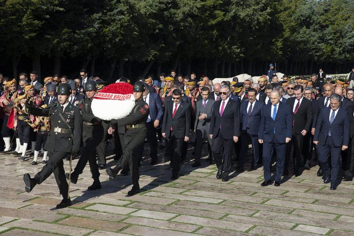 Vali Şahin, Ankara'nın başkent oluşunun 99. yılı dolayısıyla Anıtkabir'i ziyaret etti G2