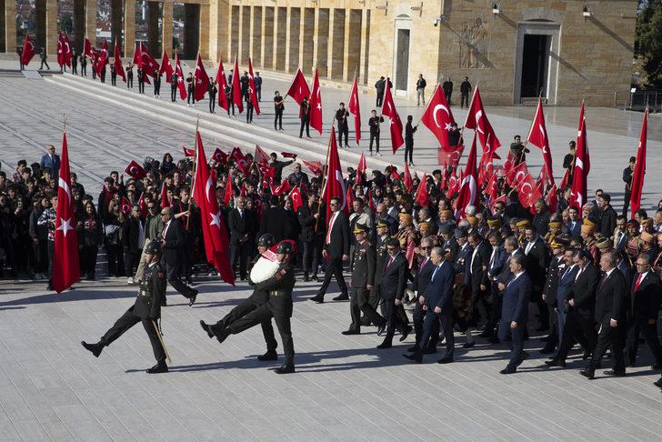 Vali Şahin, Ankara'nın başkent oluşunun 99. yılı dolayısıyla Anıtkabir'i ziyaret etti G3
