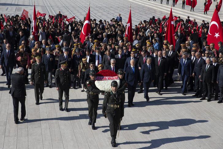 Vali Şahin, Ankara'nın başkent oluşunun 99. yılı dolayısıyla Anıtkabir'i ziyaret etti G4