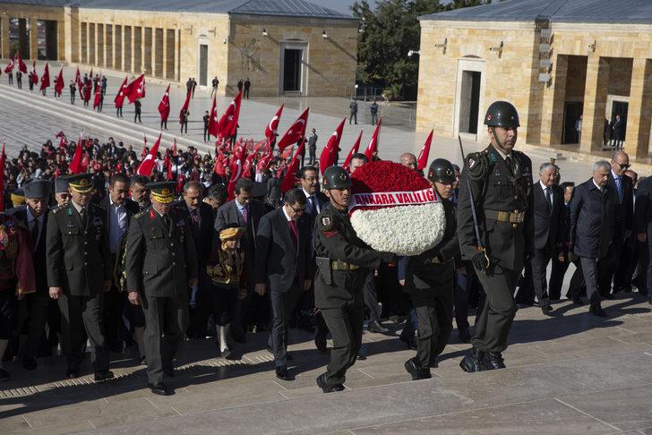 Vali Şahin, Ankara'nın başkent oluşunun 99. yılı dolayısıyla Anıtkabir'i ziyaret etti G5