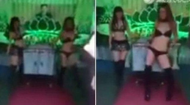 Eşinin cenazesine striptizci çağırdı 1