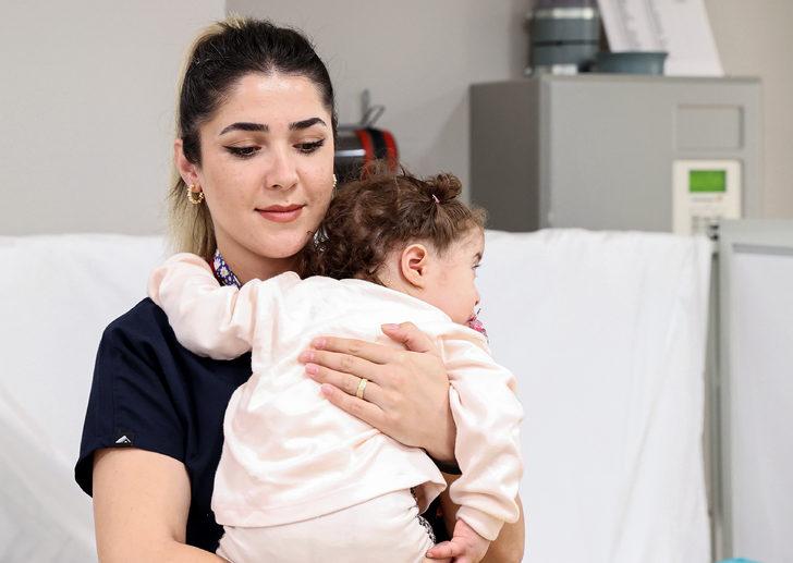 Terkedilen Galya bebek aylar sonra hastaneden "yuvaya" uğurlandı G4