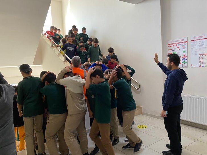 Bolu'da okullarda bina tahliye tatbikatı yapıldı G3