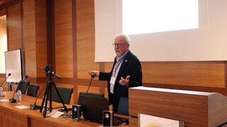 Klima kullanımını azaltmak için pencereye panjur kurun önerisi