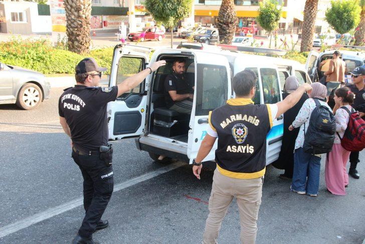 Marmaris'te konaklama tesislerine yapılan denetimlerde 265 düzensiz göçmen yakalandı G1