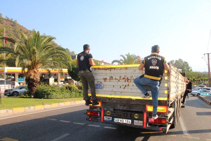 Marmaris'te konaklama tesislerine yapılan denetimlerde 265 düzensiz göçmen yakalandı G3