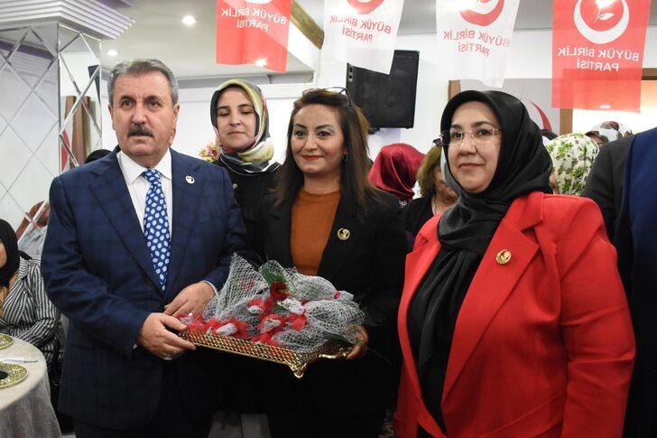 BBP Genel Başkanı Destici, Eskişehir'de "Kadın Buluşması Programı"na katıldı: G1